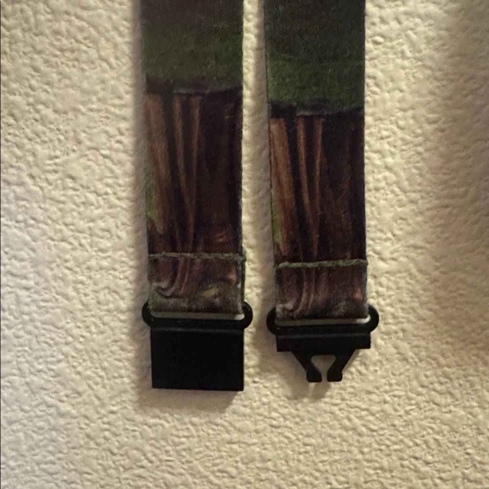 Vintage Star Wars Yoda lanyard. Great used condition. Squeeze clip separator.